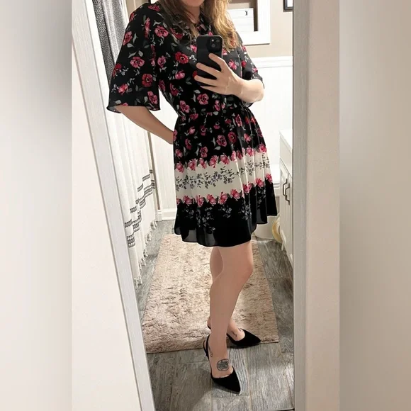 CeCe Elise Tie Neck Floral Dress
Size 12 - Picture 4 of 10